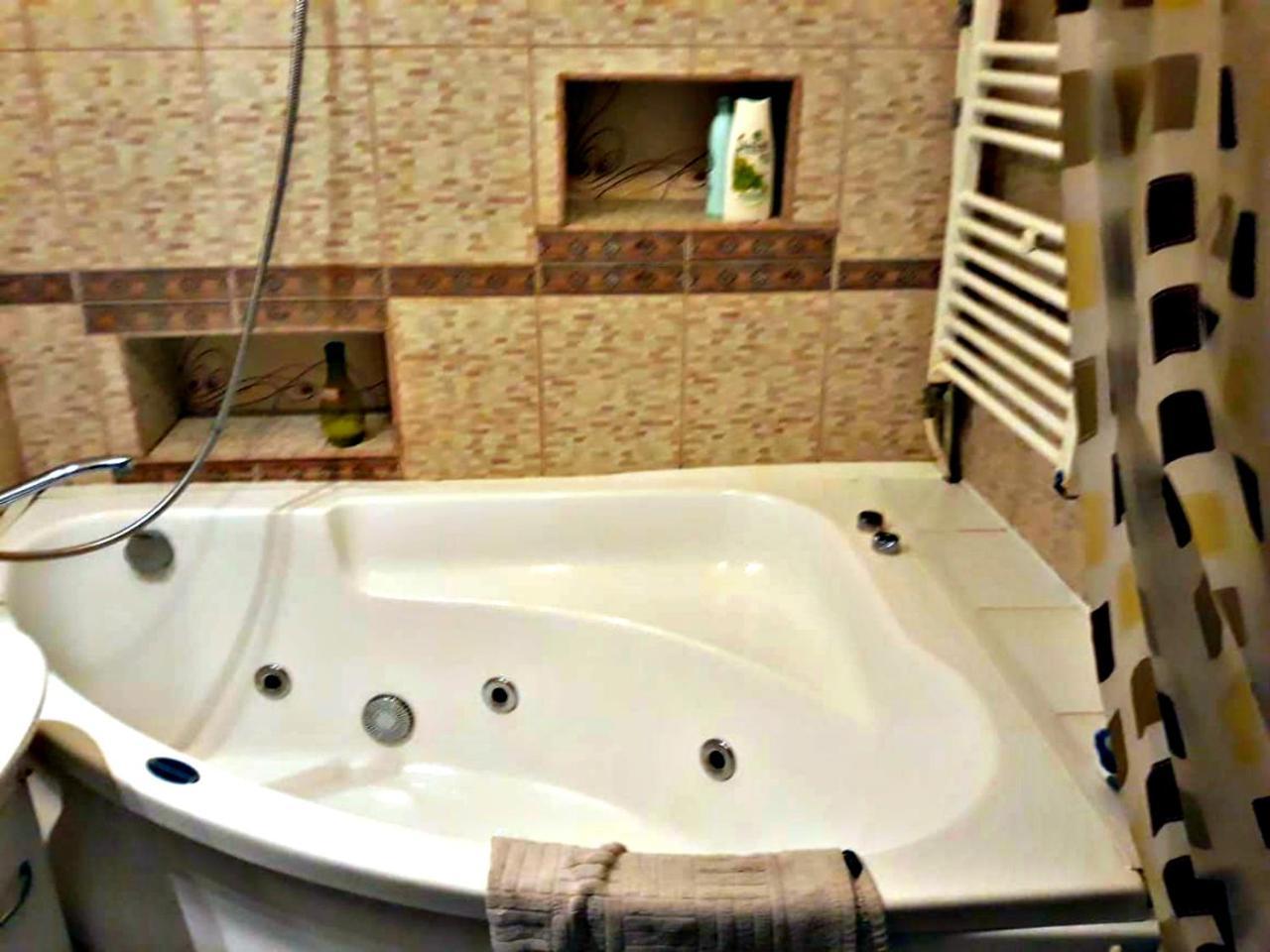 Apartment In The Historical City Center Чернивци Екстериор снимка