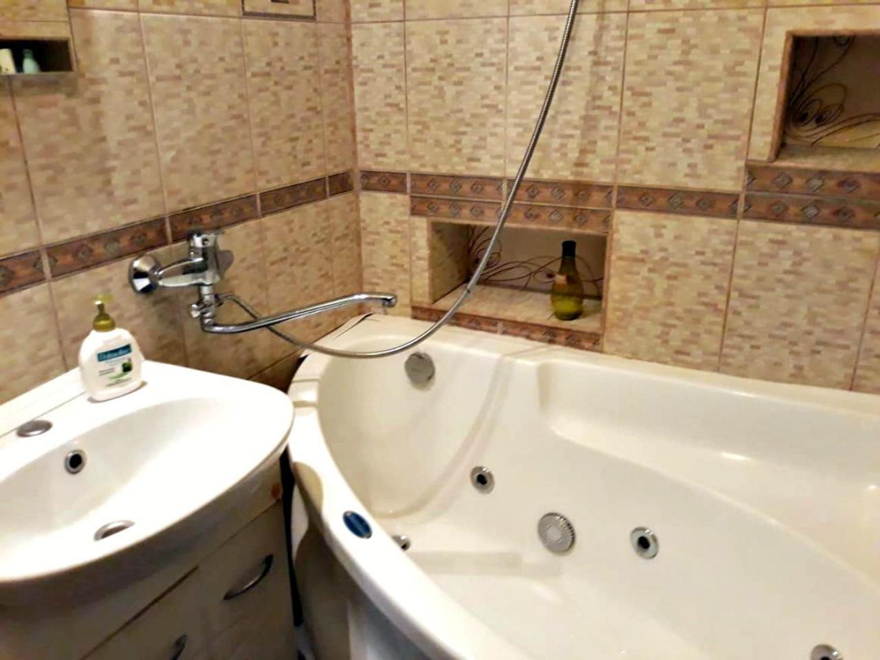 Apartment In The Historical City Center Чернивци Екстериор снимка
