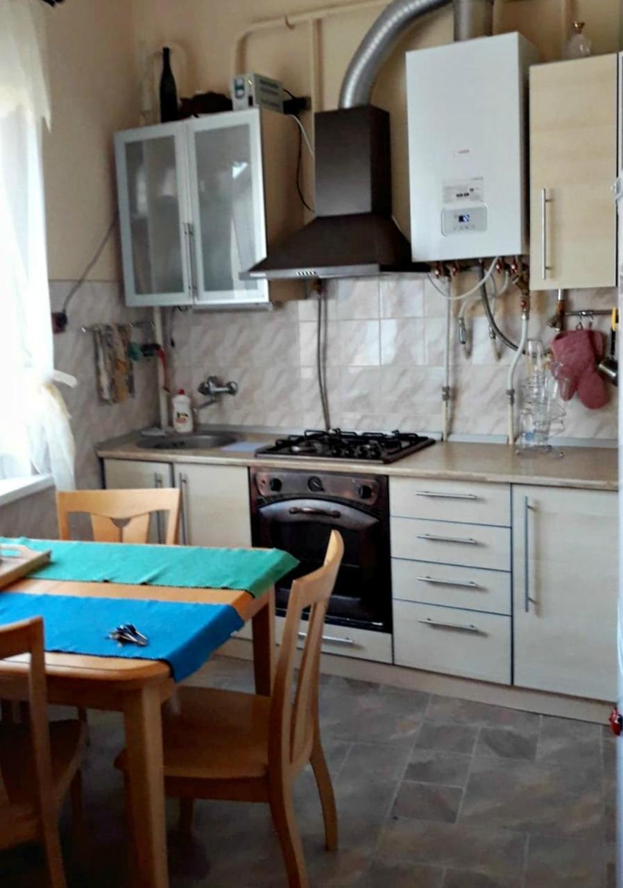 Apartment In The Historical City Center Чернивци Екстериор снимка