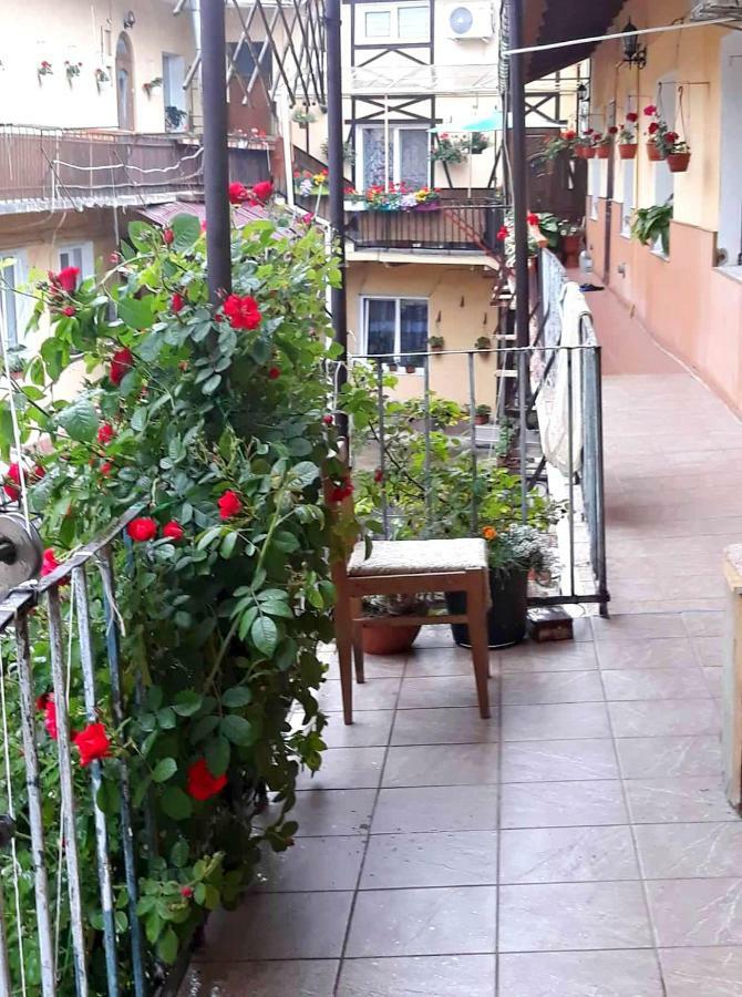 Apartment In The Historical City Center Чернивци Екстериор снимка